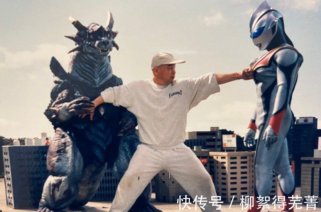 身材|迪迦奥特曼25年前幕后花絮流出,迪迦竟有A4腰,身材完虐邪恶迪迦