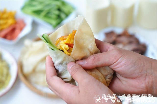 又薄又软的水烙馍，其实很简单，不用煎不用烙，卷菜卷肉都好吃！