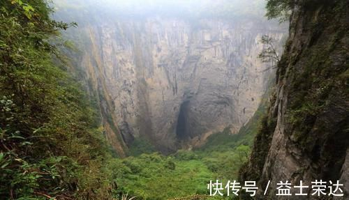 美景|难得一见的天坑美景，面积最大的三个全在我国，最深的接近700米