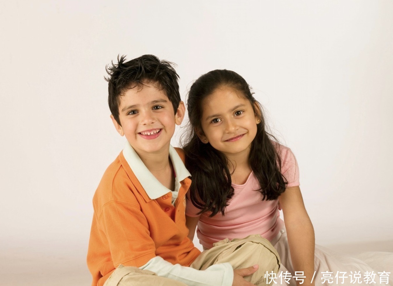 哥哥|有两个哥哥宠是一种什么体验？小萌娃的两个哥哥，太让人羡慕了