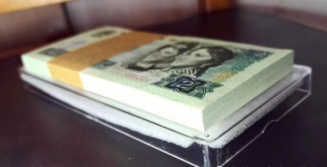 价值怎么样|四版看荧光这样的荧光绿钻随便卖4650元,你有吗