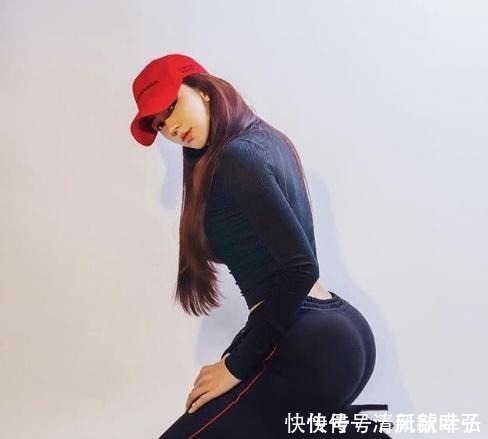 女人味|她虽长相甜美，却被称为“微胖”女神，“大码”身材尽显女人味