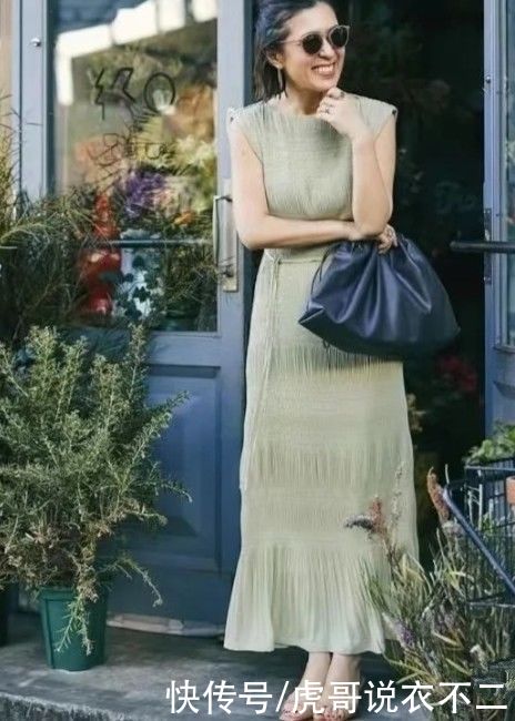 彩色系|50岁微胖女人懂穿衣更优雅，日本顶级搭配师的夏日私服，优雅气质