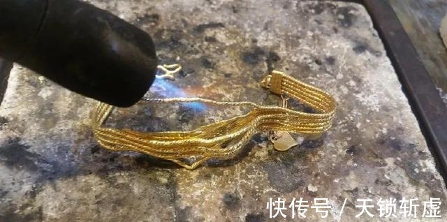 贵金属$佩戴黄金首饰的四个禁忌,四个清洁方法,你一定得知道!