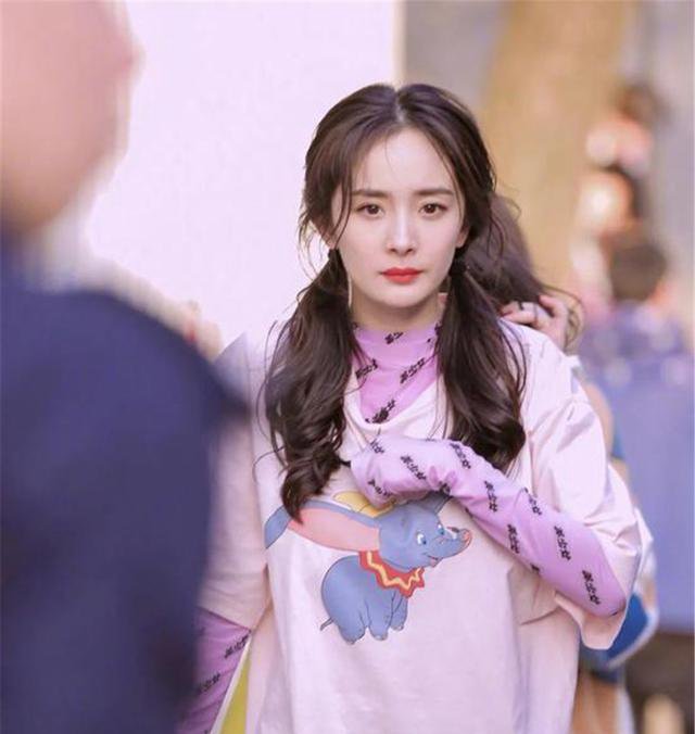 这种“防晒穿法”，叫“长T+短T”，清爽前卫又个性