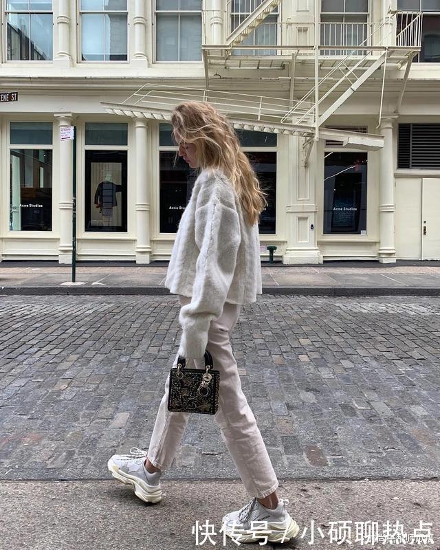 女人过了40岁，建议少穿高跟鞋多穿这3种鞋，时髦舒适还百搭