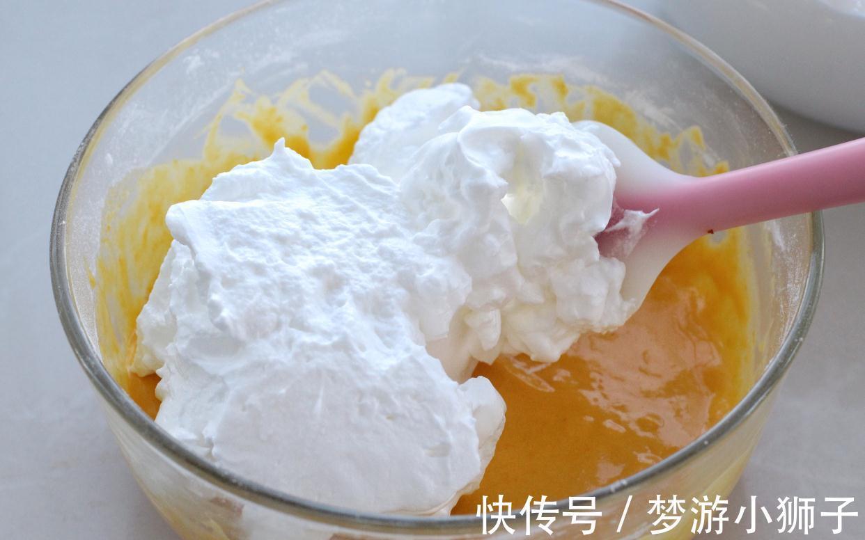 用南瓜做戚风蛋糕,细腻香甜金灿灿的,不回缩不塌陷一次就成功了
