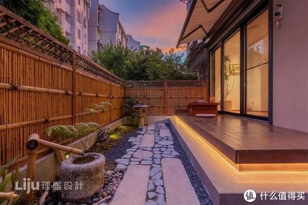 楼房|二手一楼房庭院惨遭荒废,原房东看到改造效果:早知道再加30万也不卖