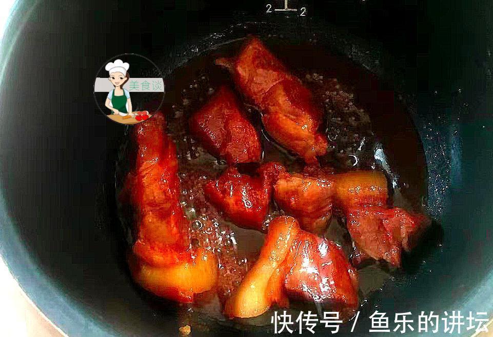 把梅头肉腌制一晚上，放进电饭锅，不加水直接焖，香到渣都不剩下