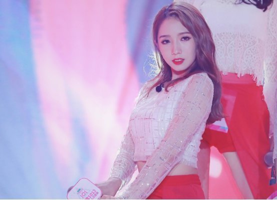 写真|孟美岐:无童年生活,4岁练舞,20岁出道,可父母为何如此狠心?