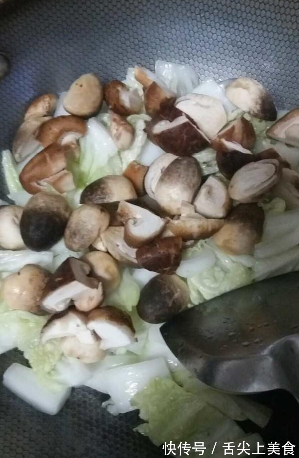 白菜|炒白菜,直接放油再下锅就错了,一招教你做出美味的白菜,特好吃