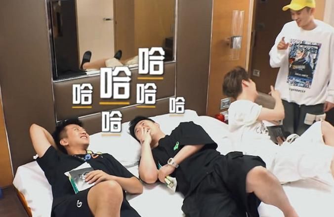 陈赫 鹿晗素颜录节目,邓超、陈赫沦落街头找工作,就连黄渤都被坑来了