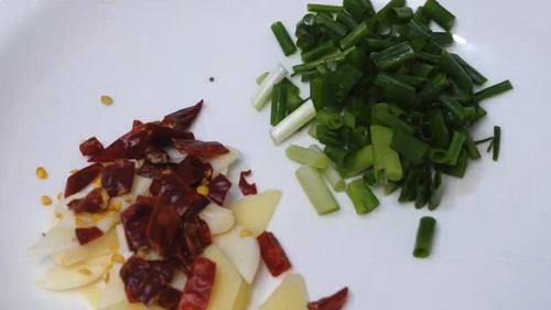 脆爽|包菜炒粉条，记住不要直接炒，技巧告诉你，粉条香滑不粘锅