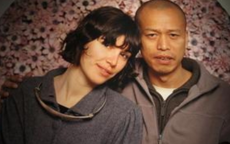 肋骨!他为艺术献身,取出一根肋骨做成项链,给最爱的5个女人戴上