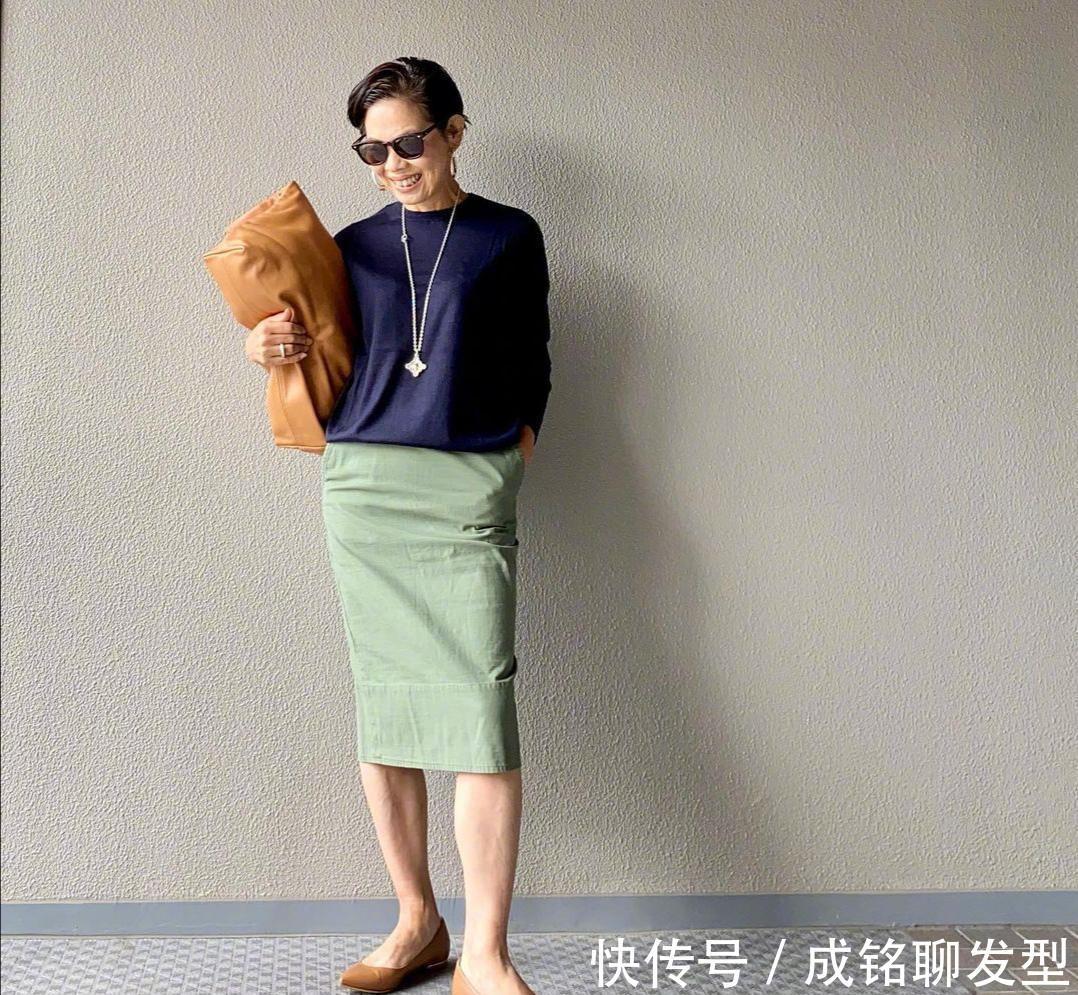 牛仔|奔六也要穿出时尚感，这位博主的搭配减龄又洋气，美得猜不出年龄