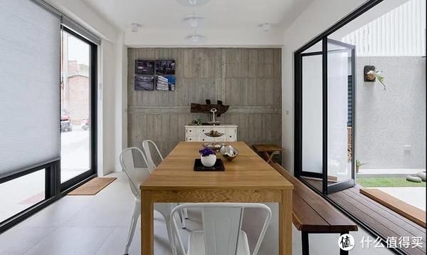 阳台|经济适用、安全可靠、颜值爆表...客厅阳台之间的门，到底应该怎么装？