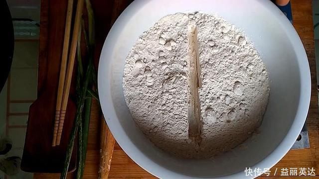 做法|想吃鸡蛋灌饼不用再出去买了,起层鼓泡秘诀全在这,做法超简单