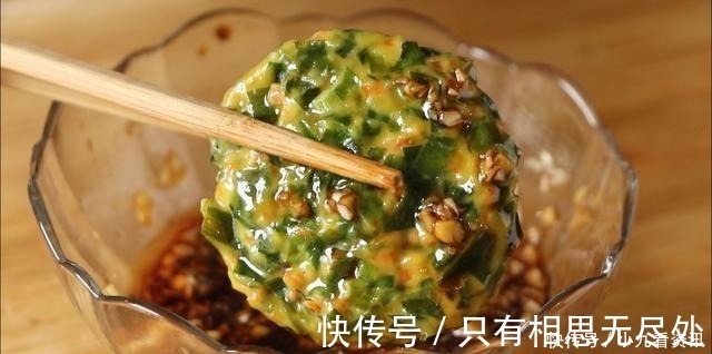 玉米面|不和面不揉面，教你懒人韭菜玉米面饼，8分钟熟透，上桌就扫光