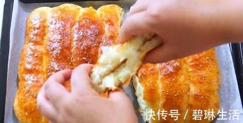 烤盘|懒人面包做法，不用揉面，更不用揉出膜，面包一样柔软拉丝
