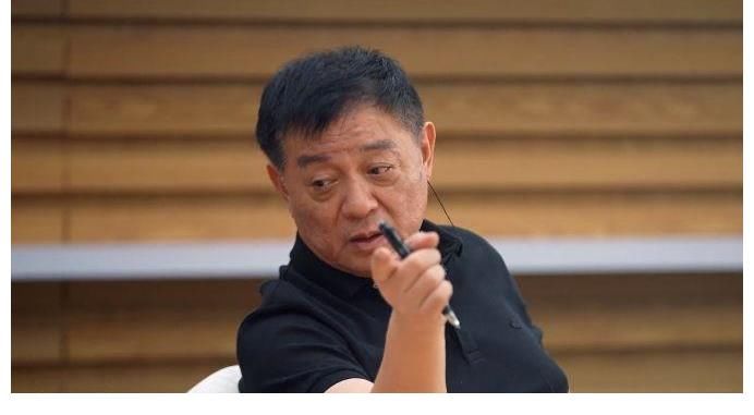 《導(dǎo)演請指教》開播！吳鎮(zhèn)宇說話引熱議，郝蕾跟王晶不敢茍同！