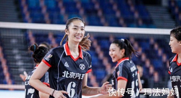 拉尔森|龚翔宇领衔4人上双,江苏女排3比0送上海首败,金软景替补难救主