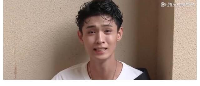 老秦|秦霄賢錄制奔跑吧，衣服單薄冷到攥緊拳頭