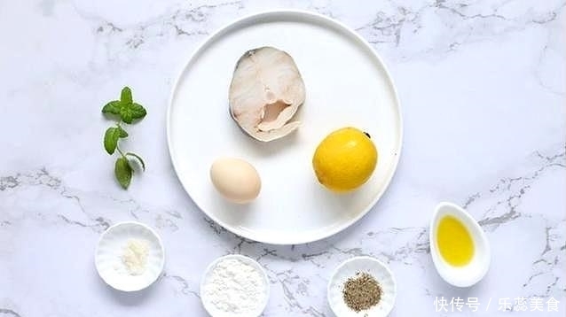 柠檬|高颜值的香煎鳕鱼做法,柠檬片铺底,营养丰富老少皆宜