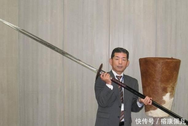 古代人单臂耍130斤大刀, 现代人为什么拿都