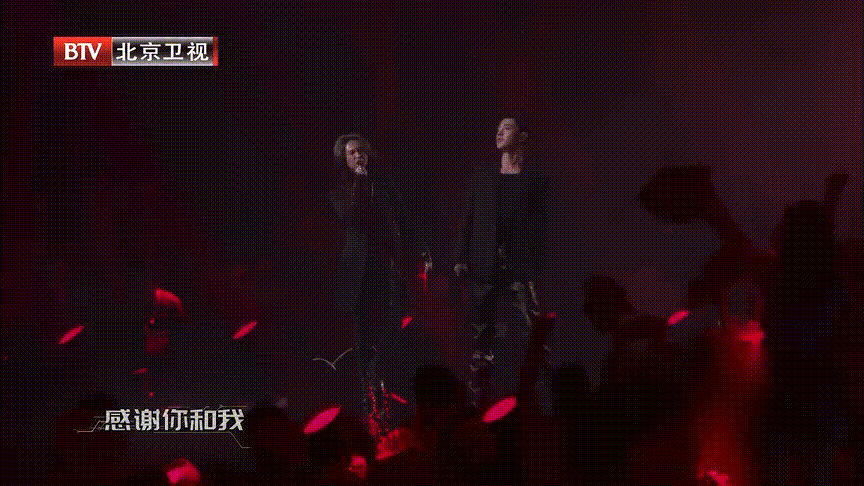 肖战连登三台春晚特别节目！东方台被怼脸到害羞，北京台获合作乐队认可