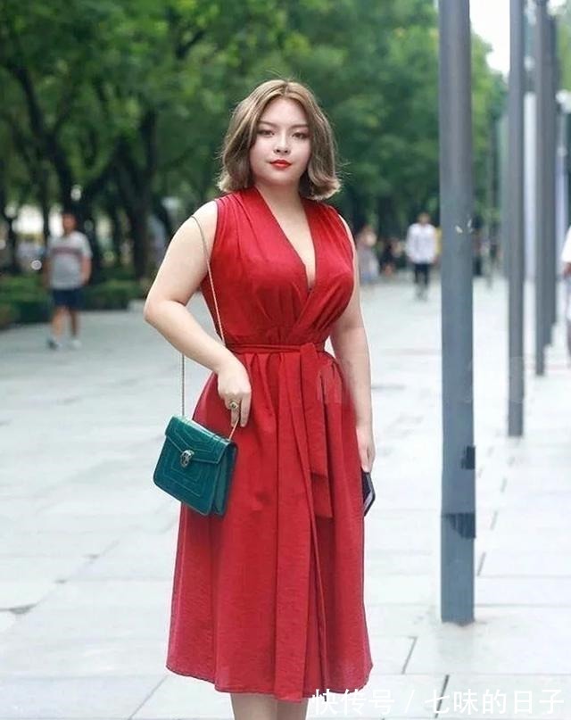 大红色 大红装尽显妖娆,小姐姐身段优势有魅力!