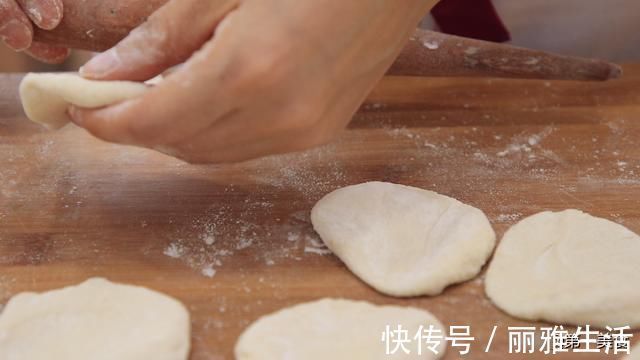 电饼铛|家常水煎包,学会和面、煎制的技巧,自己在家也能做,想失败都难