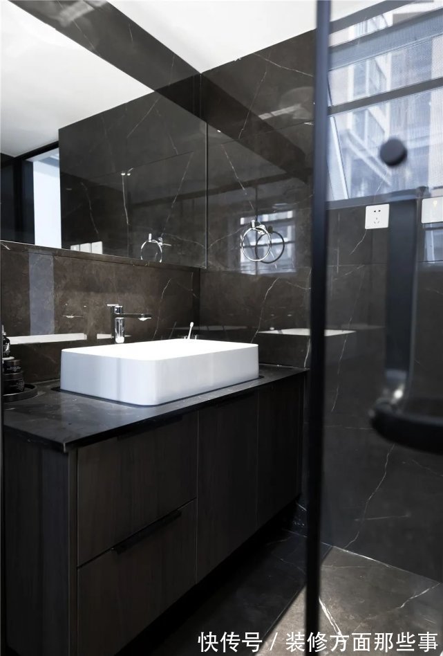 优雅|130㎡现代简雅风,极简的无主灯设计,营造一个高级优雅的空间