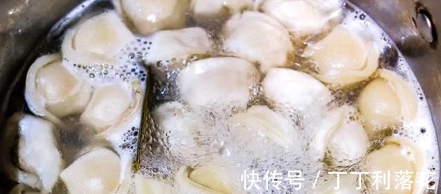 饺子|调饺子馅最忌讳的调料,10个人有9个放错,难怪饺子不香,有怪味!