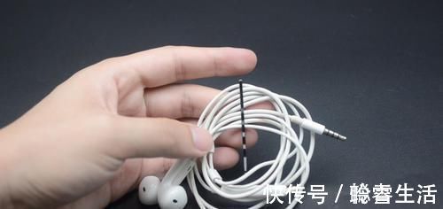 耳机|才知道，黑色发卡还隐藏4个作用，知道的人不多，回家快找出来