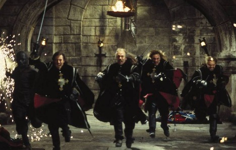 至今无解的一个面具人,囚禁三十载从未露面,只留给后世一串编号