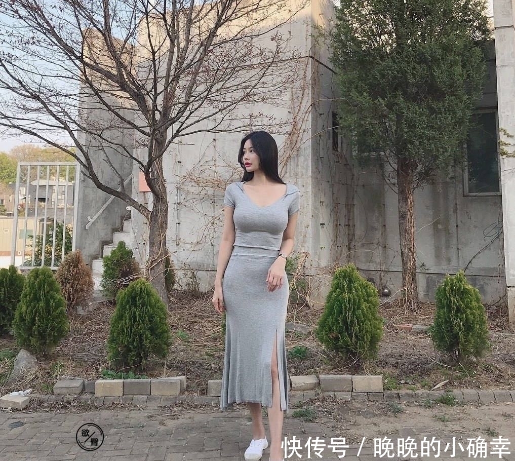 小姐姐|街拍:小姐姐时尚的搭配,身材完美动人,真是好看极了