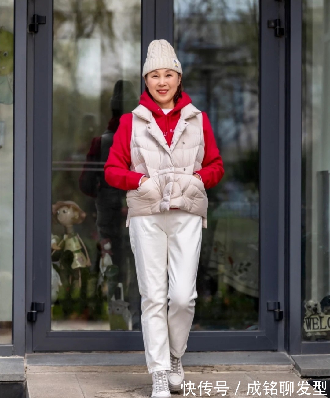 色系|六七十岁的老年人别总穿黑色!试试这四种单品,洋气时尚还显年轻