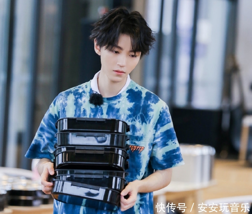 赵丽颖 赵丽颖回归?龚俊黄晓明曝确定加盟《中餐厅5》,一线女星邀请中