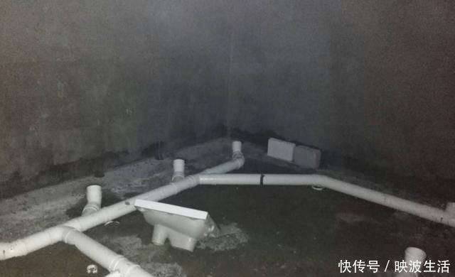 开发商|卫生间做防水记得多装一根管子,防水层坏了也没事,师傅直夸内行