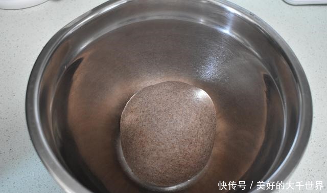 用粗粮做面包,只发酵一次,柔软拉丝,越吃越香,大人孩子都爱吃