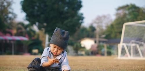 智力|“先爬后走”的孩子,和“不爬就走”的孩子,长大后有这3个差别
