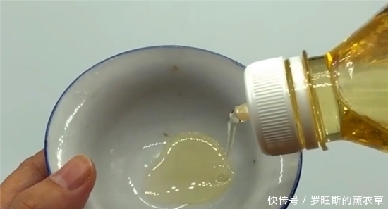 别再提着油桶倒油了,教你一个实用简单的方法,太厉害了