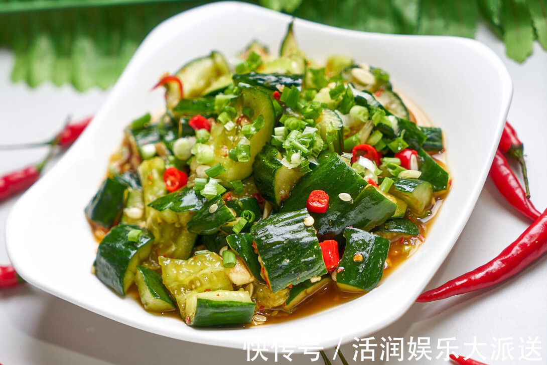 好吃|凉拌黄瓜,直接用盐腌就错了,多做1步,黄瓜更清脆,好吃又入味