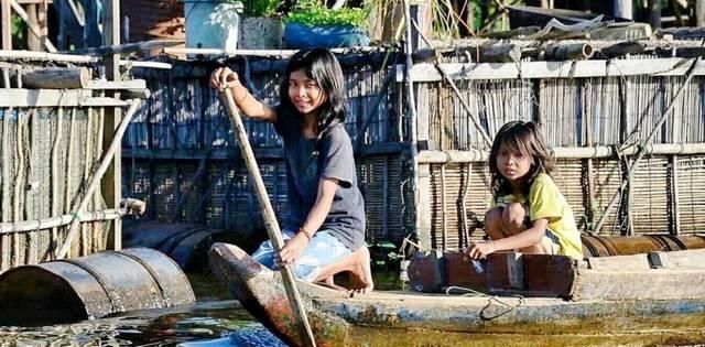 导游|柬埔寨“生命之湖”上的众生相，游客：生活限制了你对贫穷的想象