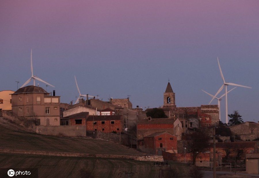 景观|西班牙村落夕阳美如画 风力涡轮机景观壮丽
