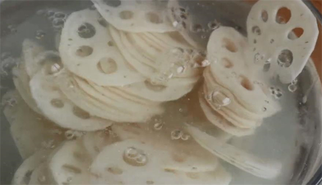 诀窍|饭店的凉拌莲藕为啥那么好吃,原来做法有诀窍,看一遍就学会