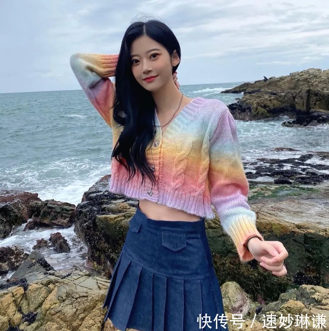 短上衣 + 高腰下装,今春流行这么穿