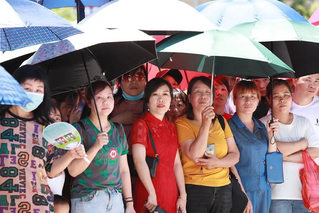 永嘉传媒集团|高考首日！现场直击！为5257名永嘉学子加油！！！