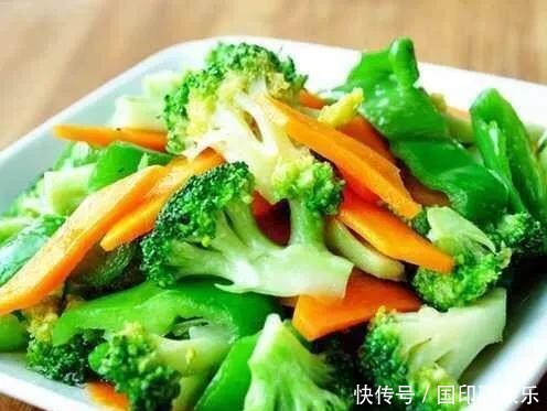 西蓝花别只会下锅焯水，学会1招，颜色翠绿味道美