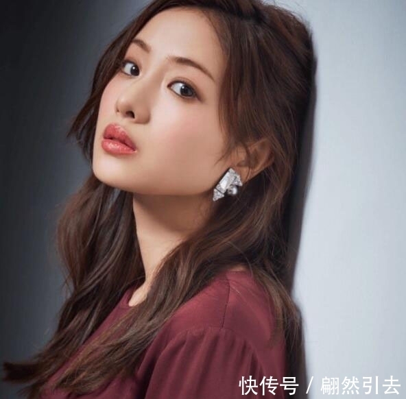 超短发 女人过了四十不想被说“老”?远离这3种发型,选择另外3种更优雅